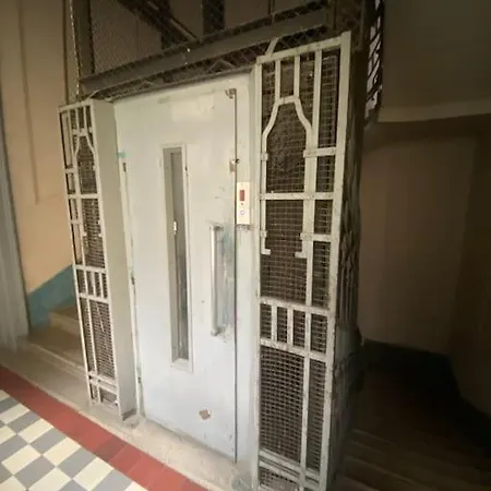 Historic In Loeffler Palace Apartment *